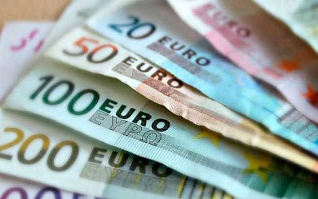 Billetes de euros con diferentes denominaciones